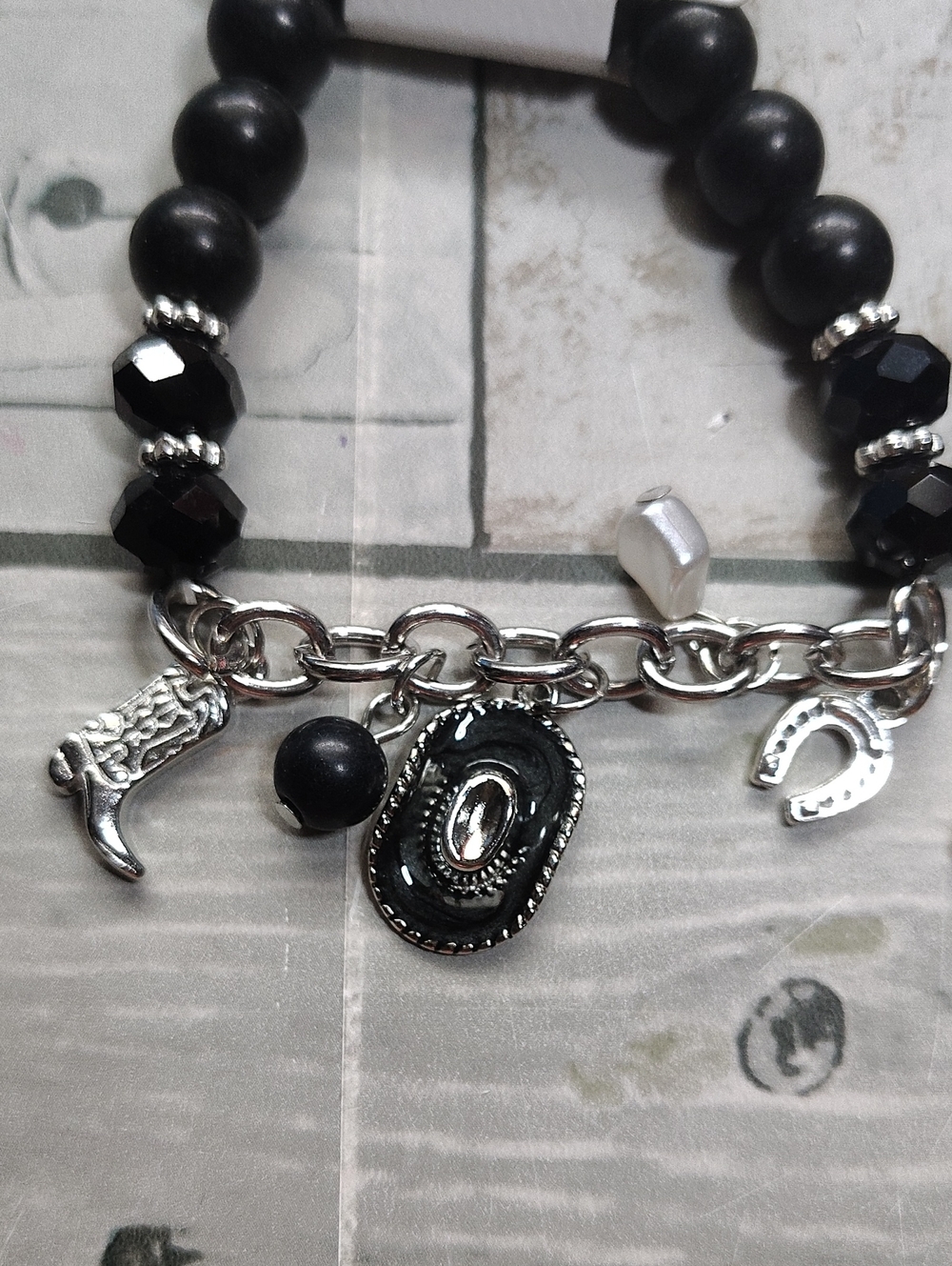 👢Western/Cowboy Style Glass Beaded Charm Bracelet - Multiple Colors - Picture 3 of 7
